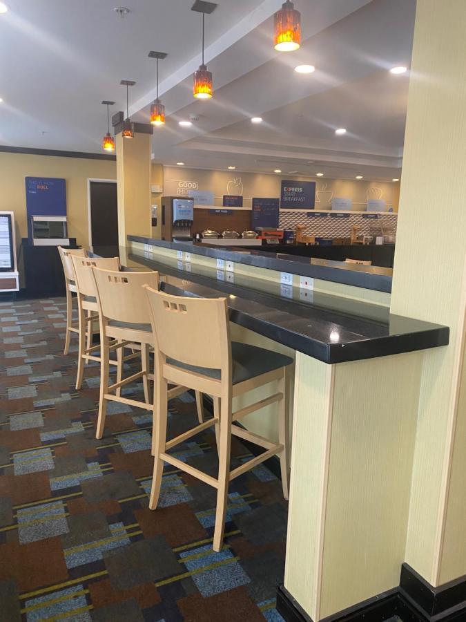 Holiday Inn Express And Suites Detroit North-Troy By Ihg Eksteriør billede